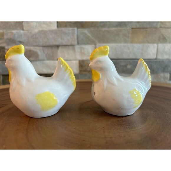 Vintage Ceramic Hen Salt & Pepper Shaker Set With Yellow Accents - Picture 1 of 7